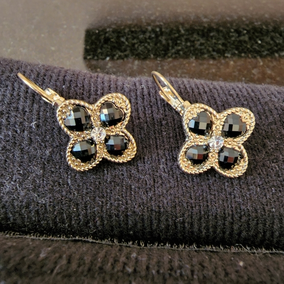 Black Clover Bracelet and Earring Set - Picture 3 of 4